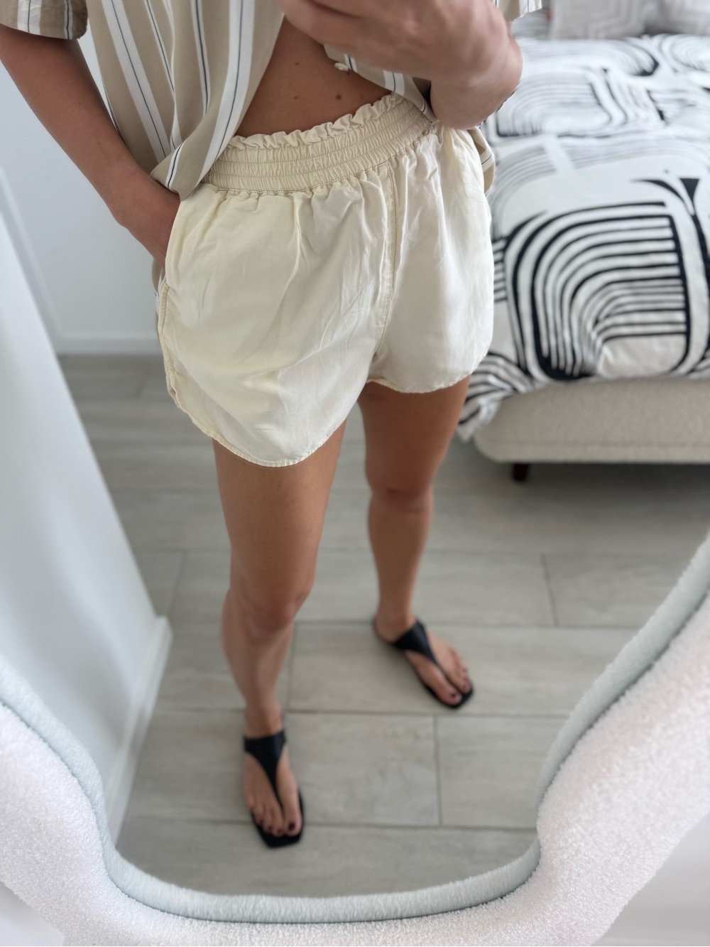 H&M Cream Elastic-Waist Casual Shorts